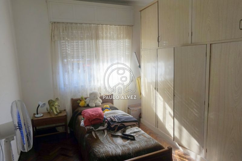 Dormitorio con placard empotrado